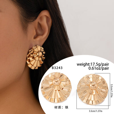 European And American Ornament Exaggerated Corrugated Hemp Surface Round Studs