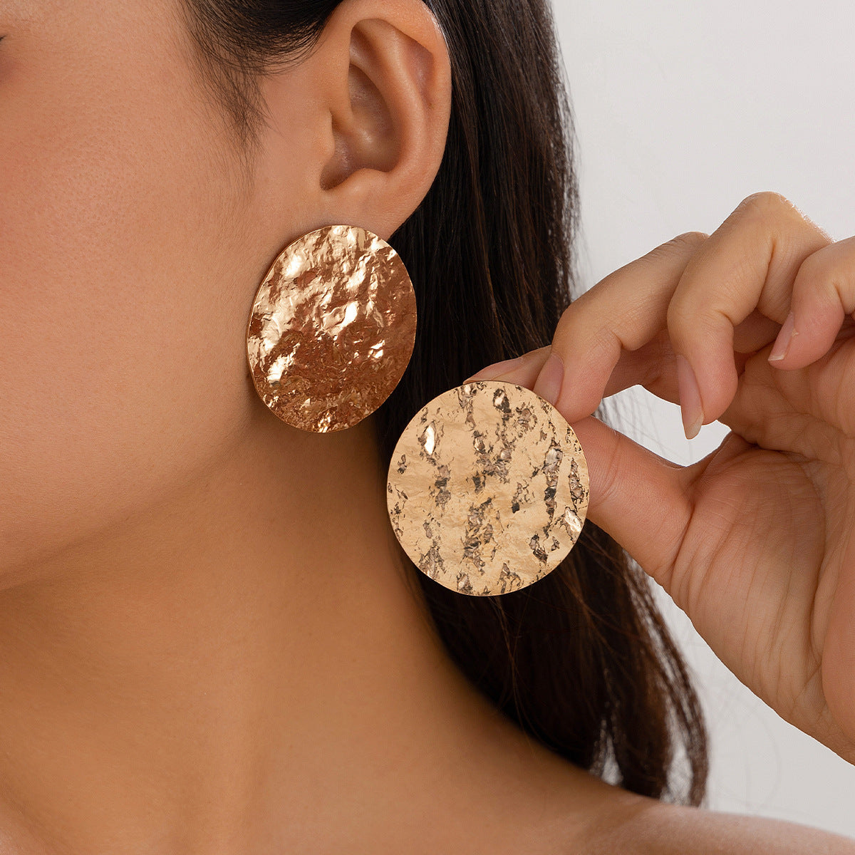 European And American Ornament Exaggerated Corrugated Hemp Surface Round Studs